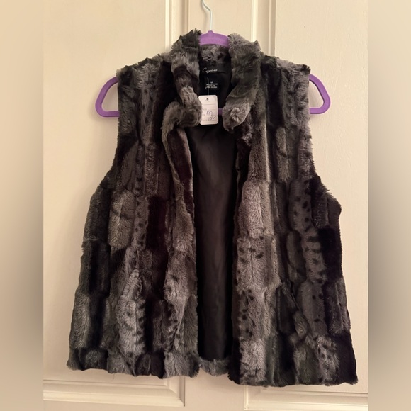 Faux Fur Vest - 50% off during Live Show! - Picture 1 of 5